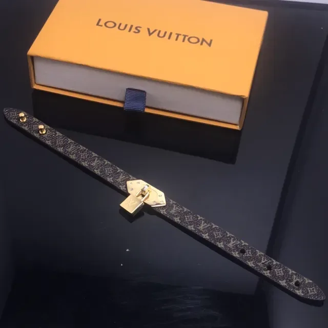 Bracelet Louis Vuitton Petite Malle Marron Doré Toile Monogramme Fermeture à Cadenas 4