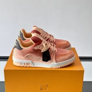 Louis Vuitton Tênis Lifestyle Rosa Bege de Topo Baixo Camada de Couro-Suede no Upper