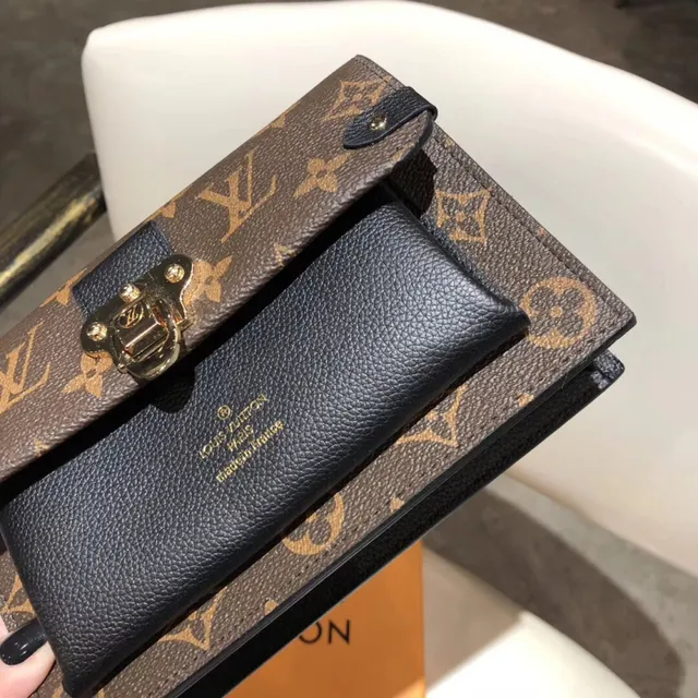 Louis Vuitton Pochette Metis भूरी लाल मोनोग्राम कैनवास लेदर कंट्रास्ट चेन बैग 2