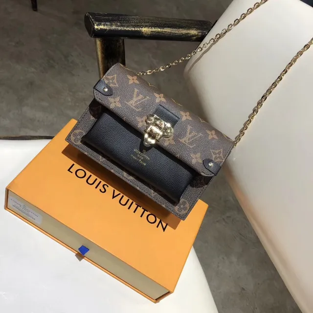 Louis Vuitton Pochette Metis भूरी लाल मोनोग्राम कैनवास लेदर कंट्रास्ट चेन बैग 3