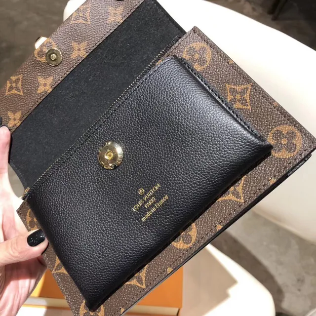 Louis Vuitton Pochette Metis भूरी लाल मोनोग्राम कैनवास लेदर कंट्रास्ट चेन बैग 7
