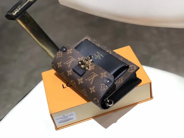 Louis Vuitton Pochette Metis भूरी लाल मोनोग्राम कैनवास लेदर कंट्रास्ट चेन बैग 8