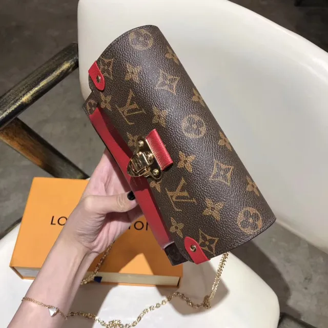 Louis Vuitton Pochette Metis भूरी लाल मोनोग्राम कैनवास लेदर कंट्रास्ट चेन बैग 17