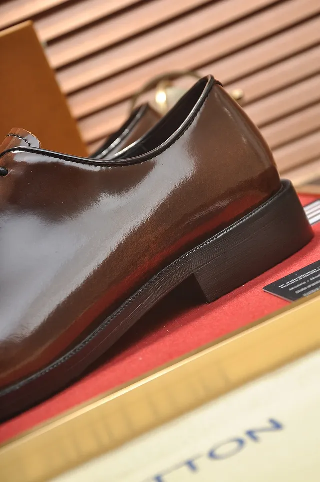 Louis Vuitton বাদামি চামড়ার পালিশ করা অক্সফোর্ড জুতো 2