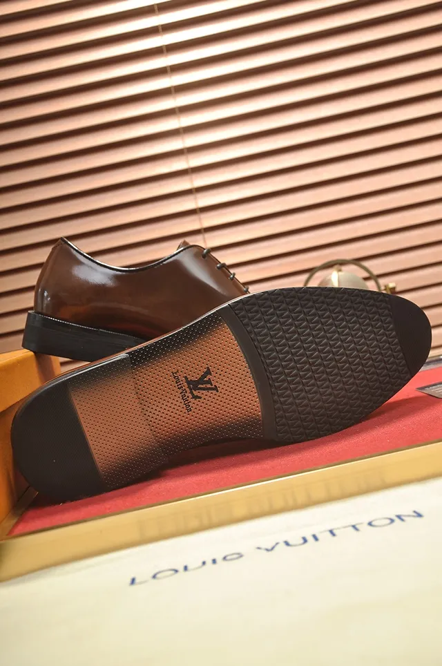 Louis Vuitton বাদামি চামড়ার পালিশ করা অক্সফোর্ড জুতো 3