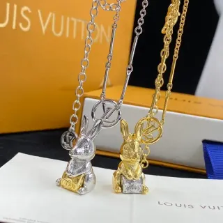 Louis Vuitton colar com pingente de coelho em metal de duas cores