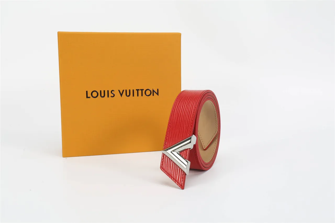 Louis Vuitton Red Silver Textured Polished V-Shaped Buckle Leather Belt 5