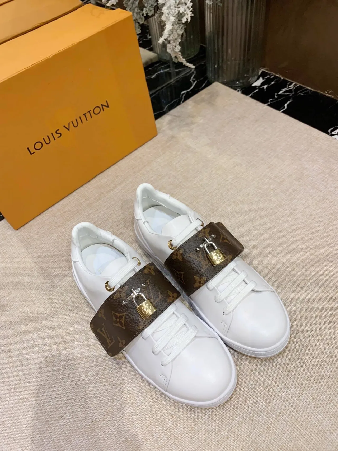Louis Vuitton Run Away Tênis Lifestyle Branco Correia Monogram 2