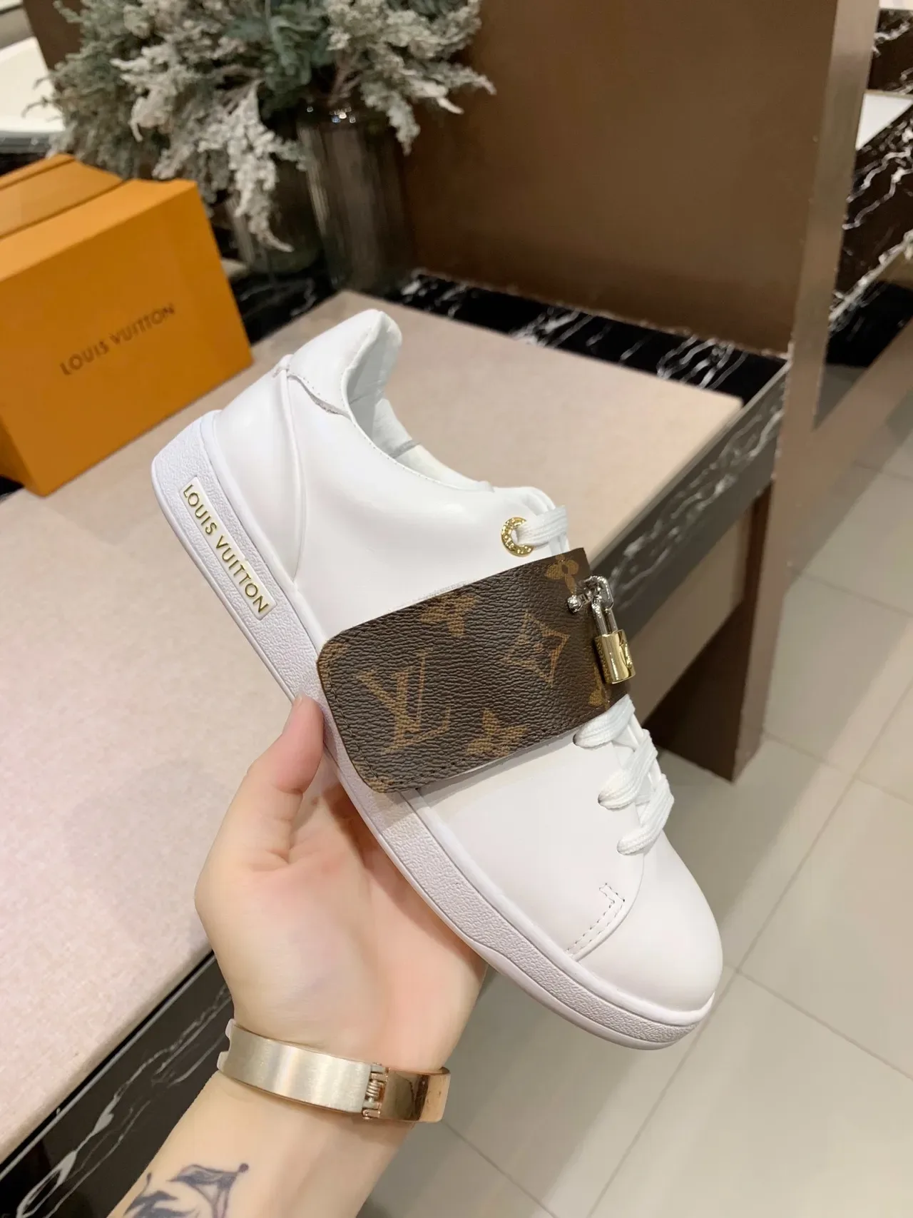 Louis Vuitton Run Away Tênis Lifestyle Branco Correia Monogram 3