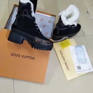 Louis Vuitton Shearling-Lined Monogram শীতের তুষারের বুট