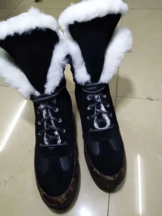 Louis Vuitton Shearling-Lined Monogram حذاء الثلج الشتوي 3