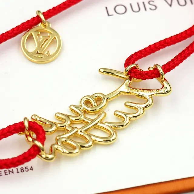 Louis Vuitton Signature Script سوار كورد أحمر 4