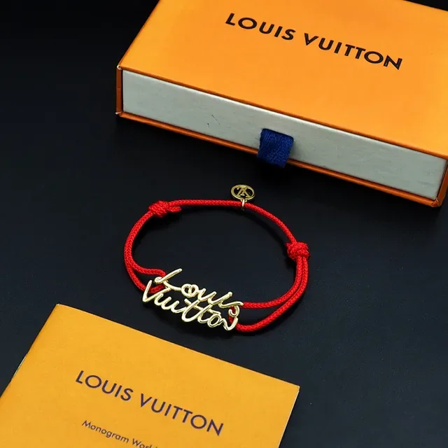 Louis Vuitton Signature Script سوار كورد أحمر 7