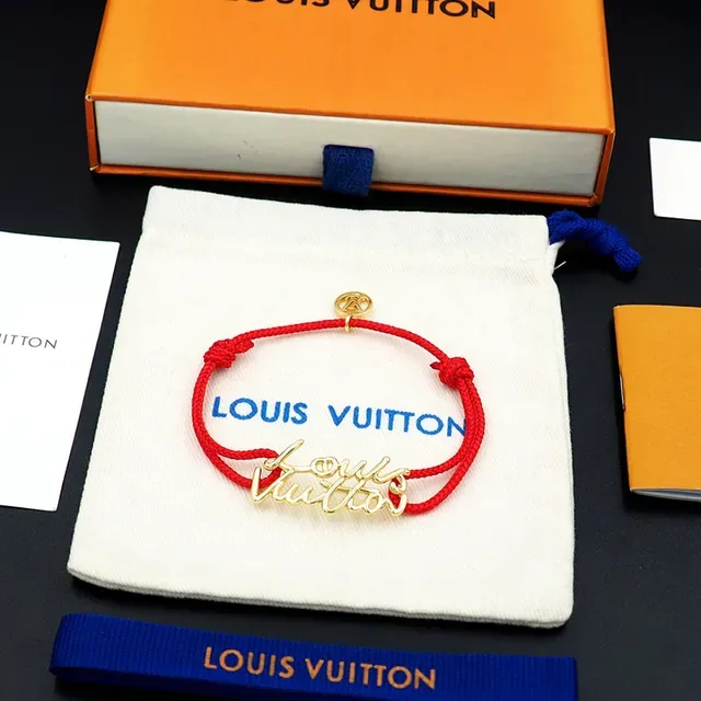 Louis Vuitton Signature Script سوار كورد أحمر 10