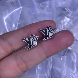 Louis Vuitton أقراط فضي أسود مينا مونوغرام معدني