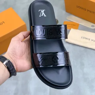 Louis Vuitton Slide 黑色光泽穿孔带拖鞋