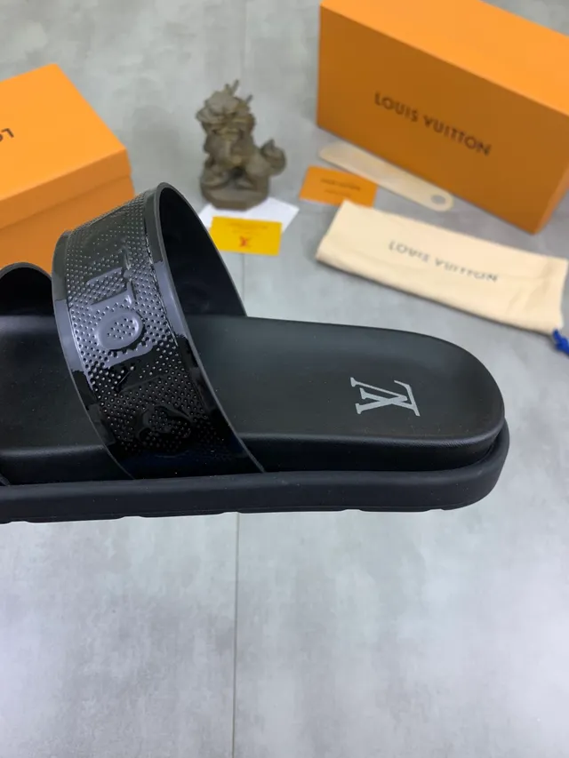 Louis Vuitton Slide 黑色光泽穿孔带拖鞋 3