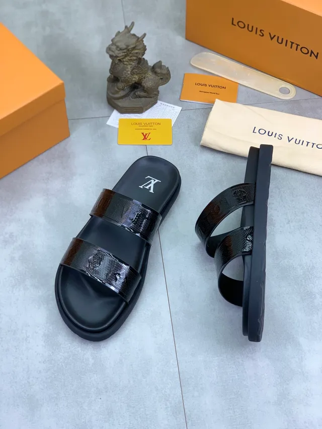 Louis Vuitton Slide 黑色光泽穿孔带拖鞋 4
