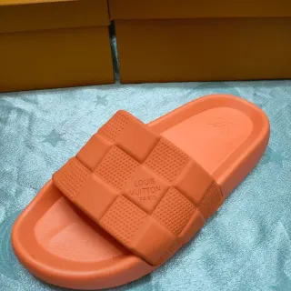 Louis Vuitton नारंगी मोल्डेड रबर क्विल्टेड चेकरबोर्ड स्ट्रैप स्लिपर्स