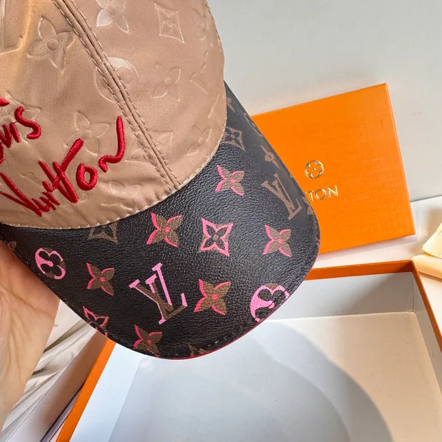 Louis Vuitton দুই টোন মনোগ্রাম এমব্রয়ডারি স্ক্রিপ্ট বেসবল ক্যাপ 6