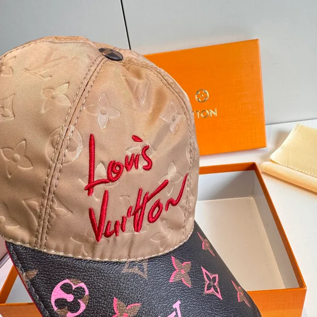 Louis Vuitton দুই টোন মনোগ্রাম এমব্রয়ডারি স্ক্রিপ্ট বেসবল ক্যাপ 7