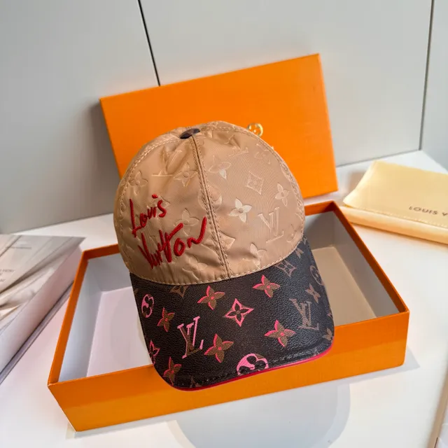 Louis Vuitton দুই টোন মনোগ্রাম এমব্রয়ডারি স্ক্রিপ্ট বেসবল ক্যাপ 9
