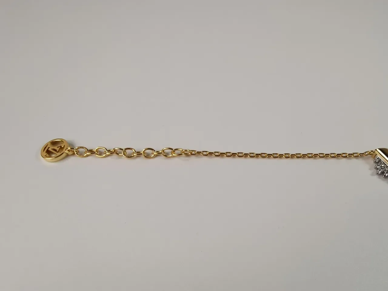 Louis Vuitton V Collection Pulseira Corrente de Ouro e Prata com Pingente 4