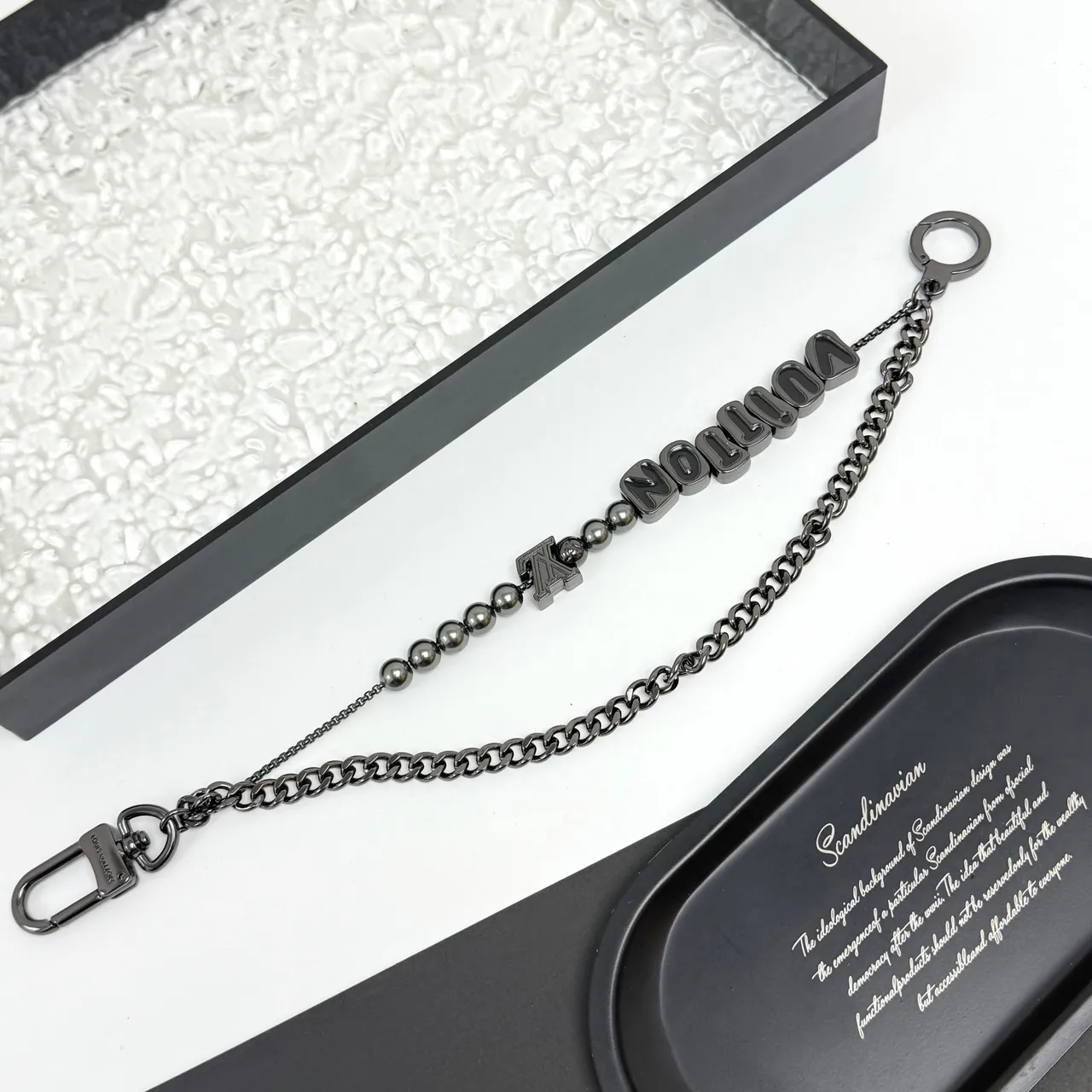 Louis Vuitton VUITTON perles de lettre et LV Monogram Black Metal Bracelets 2