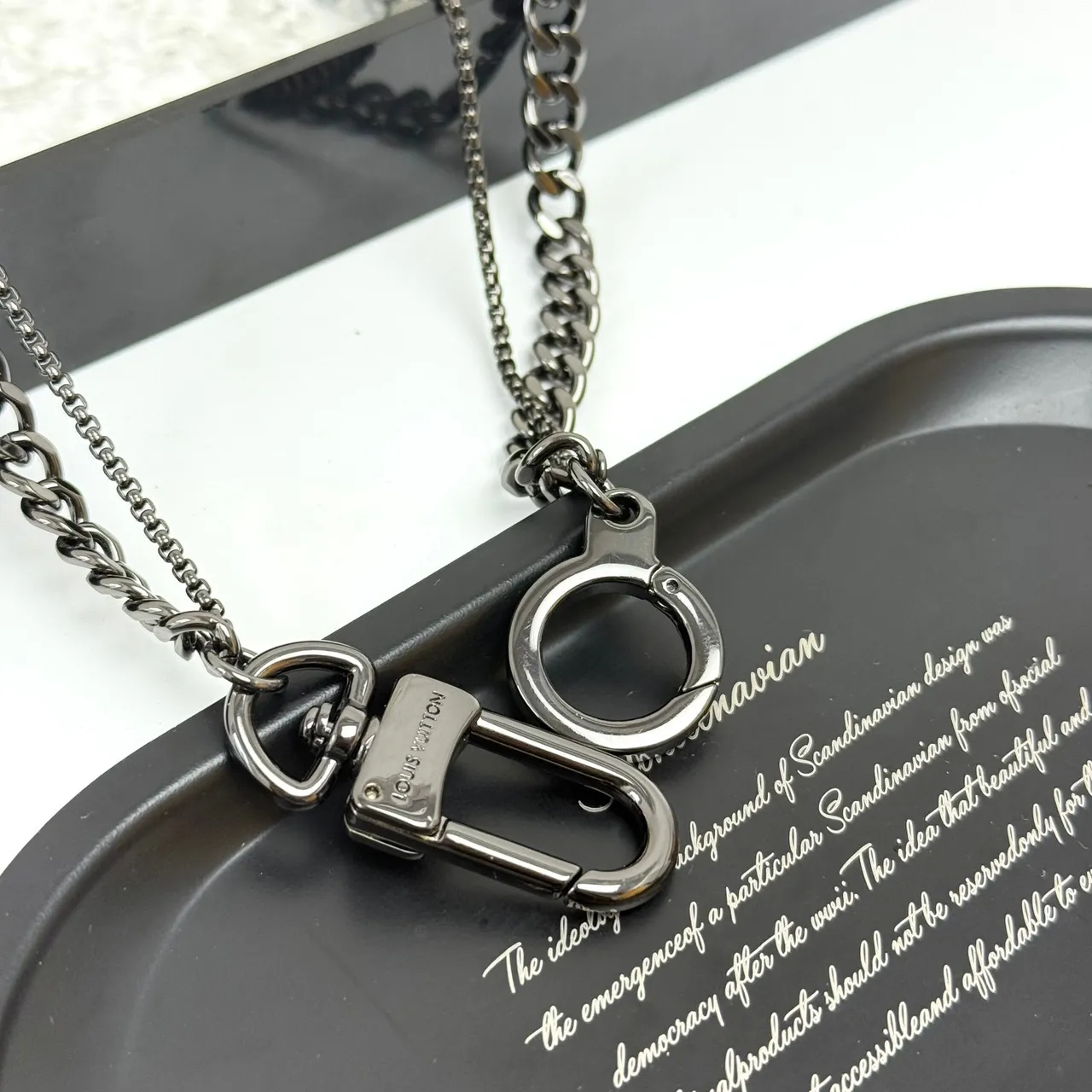 Louis Vuitton VUITTON perles de lettre et LV Monogram Black Metal Bracelets 3