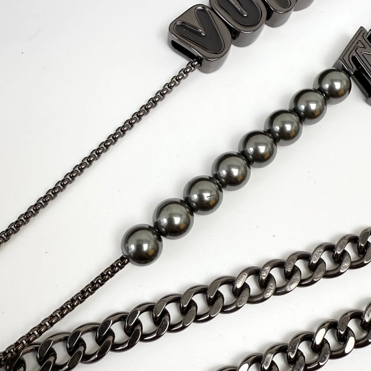 Louis Vuitton VUITTON perles de lettre et LV Monogram Black Metal Bracelets 8
