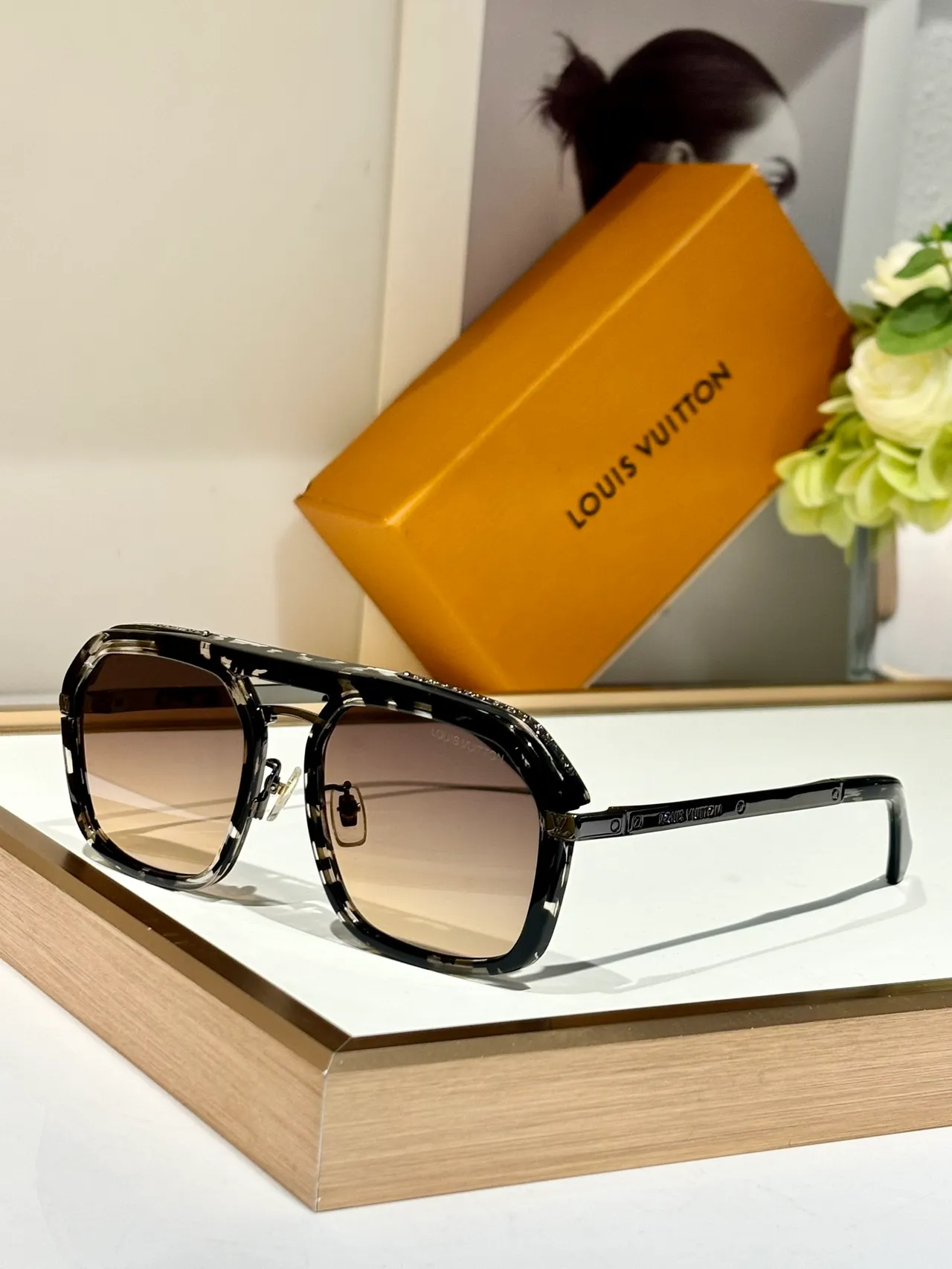 Louis Vuitton White and Gold Aviator-Style Sunglasses 7