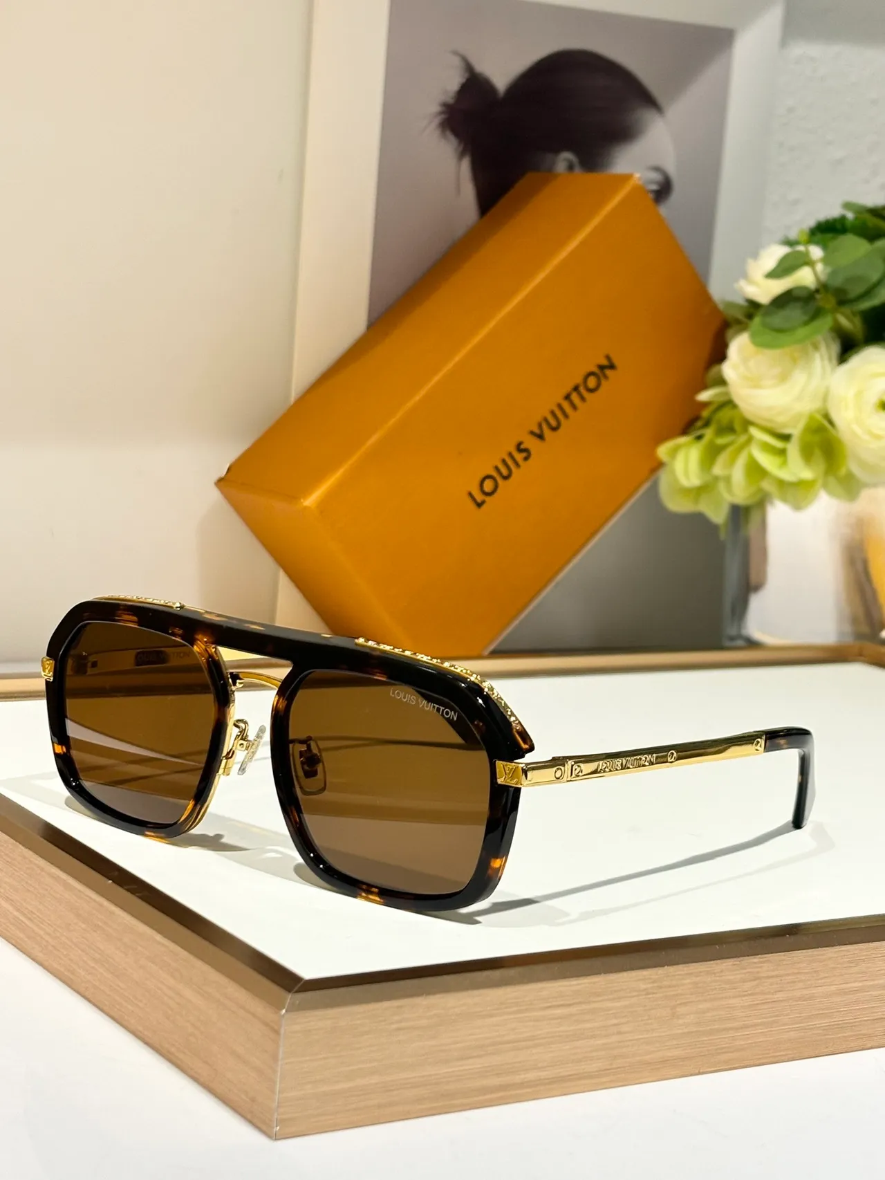 Louis Vuitton White and Gold Aviator-Style Sunglasses 9