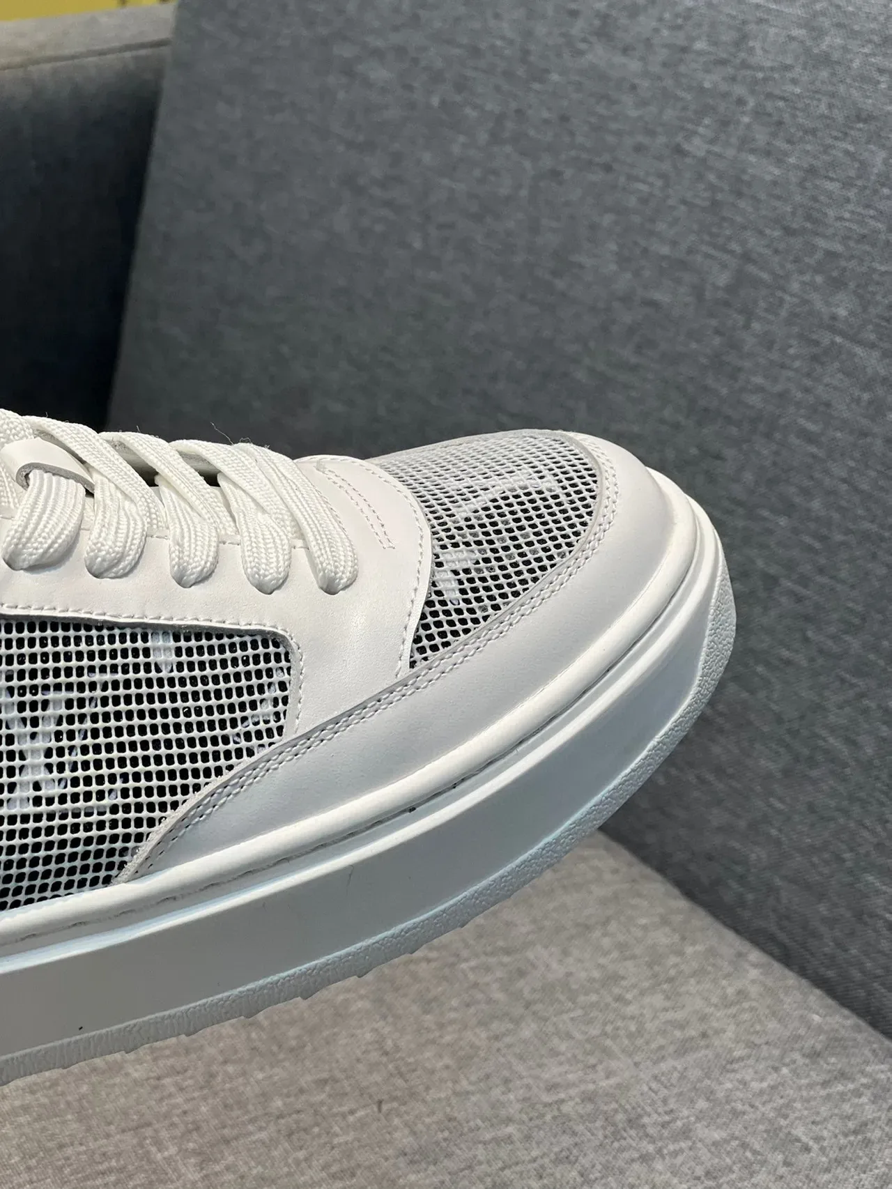 Louis Vuitton White Black Leather And Mesh Upper Embossed Monogram Side Panels Lifestyle Sneakers 3