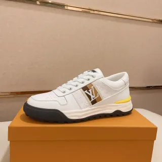 Louis Vuitton zapatillas lifestyle blancas marrón monogramadas de cuero con punta perforada