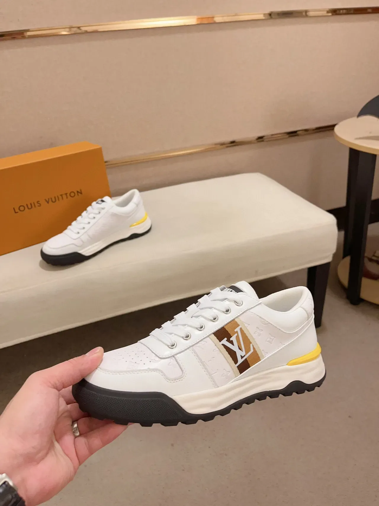 Louis Vuitton 白棕印花皮革镂空鞋头生活方式运动鞋 3