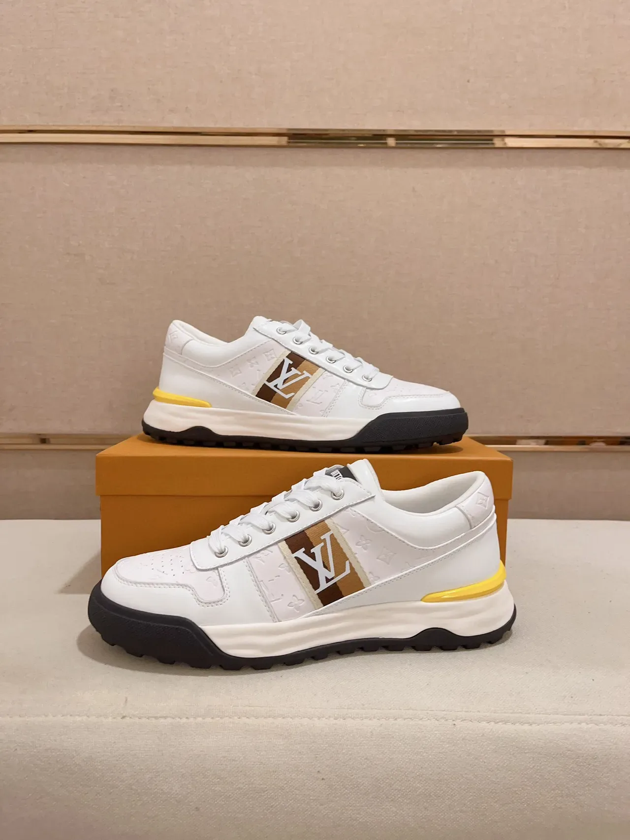 Louis Vuitton 白棕印花皮革镂空鞋头生活方式运动鞋 7