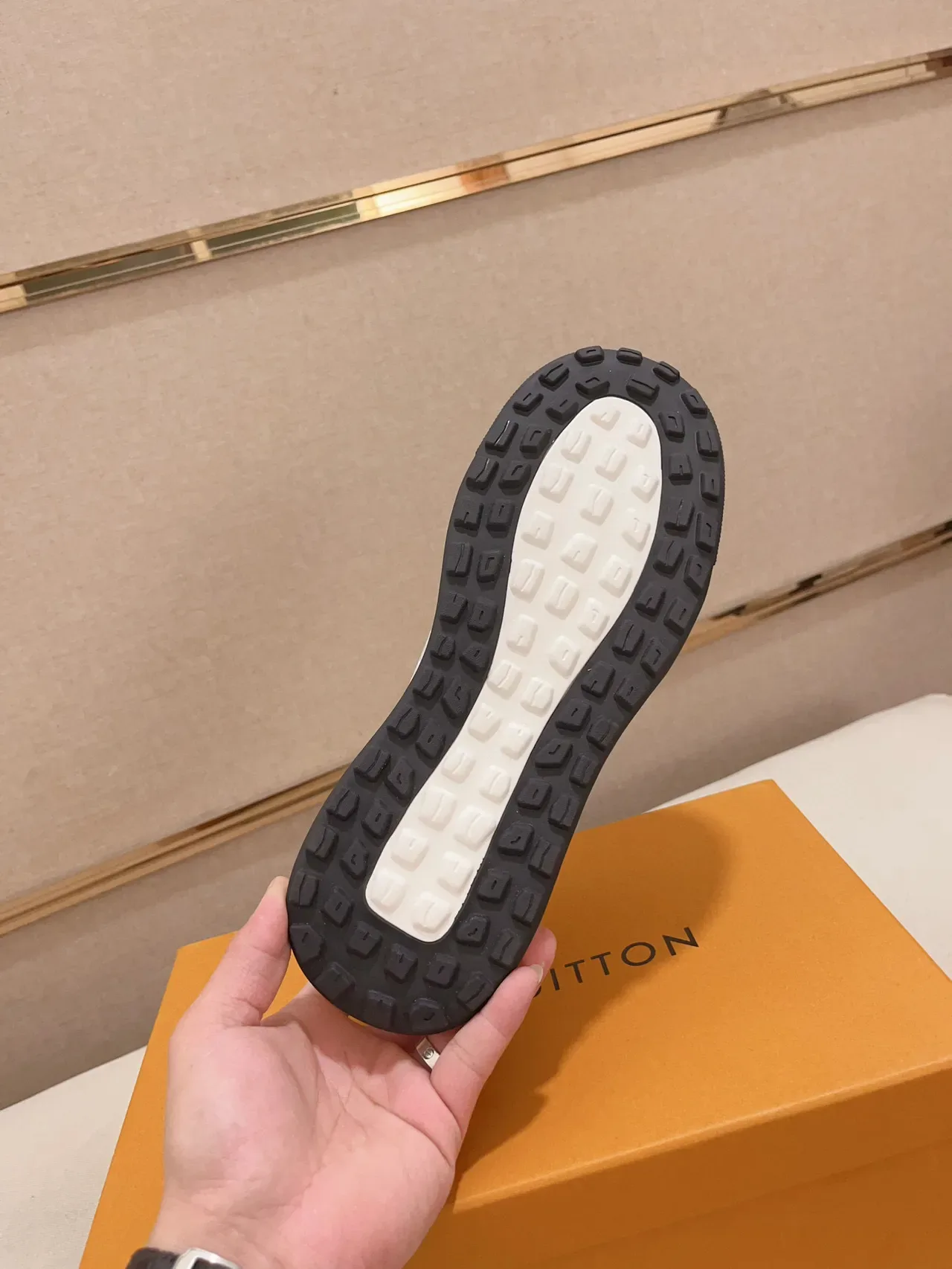 Louis Vuitton 白棕印花皮革镂空鞋头生活方式运动鞋 9