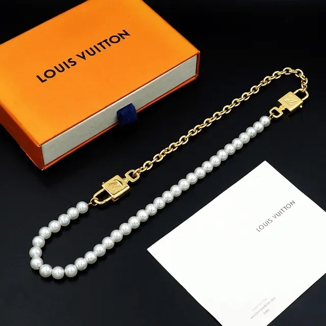 Louis Vuitton White Gold Pearl Strand Lock Clasp Necklace 7
