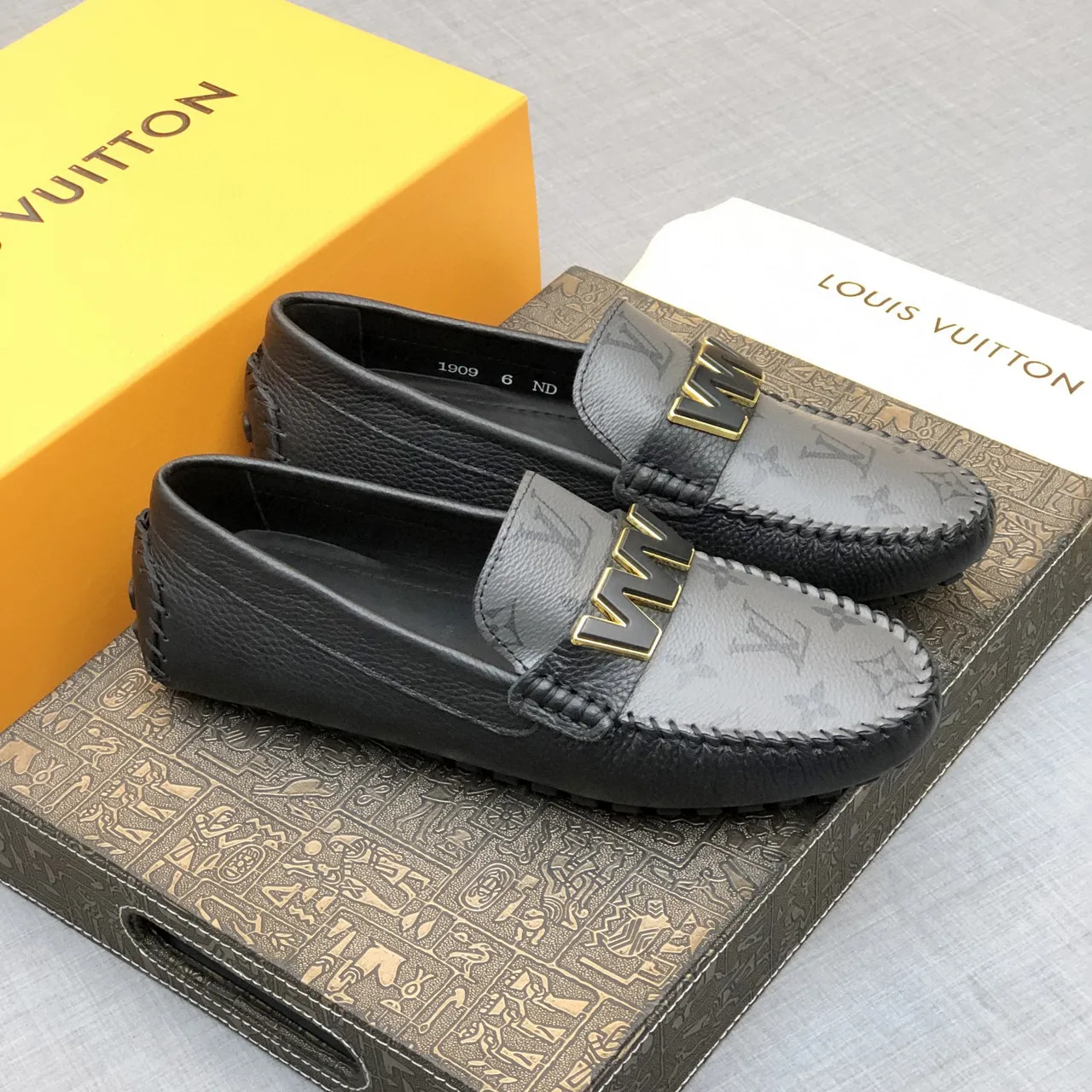 Louis Vuitton WW Buckle Loafer Gris Noir Monogrammé Revêtu Cuir Bords Loafer 2