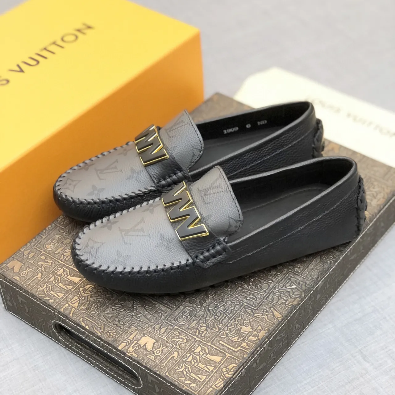 Louis Vuitton WW Buckle Loafer Gris Noir Monogrammé Revêtu Cuir Bords Loafer 3