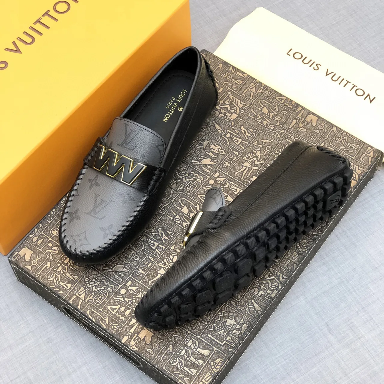 Louis Vuitton WW Buckle Loafer Gris Noir Monogrammé Revêtu Cuir Bords Loafer 4