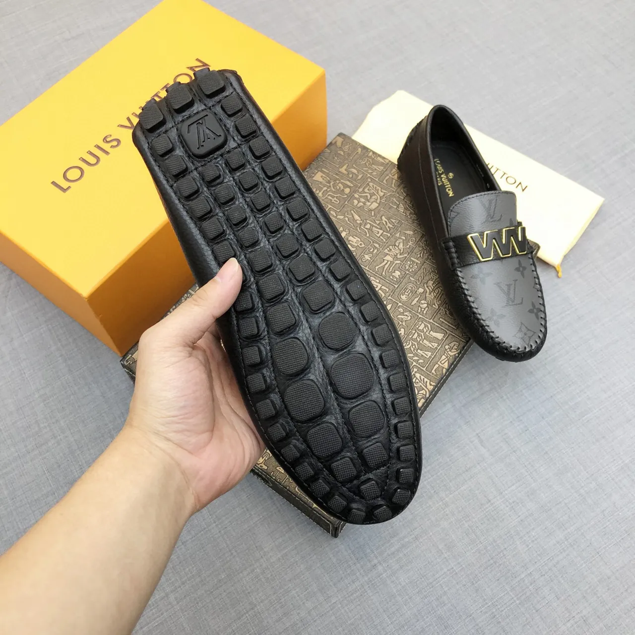 Louis Vuitton WW Buckle Loafer Gris Noir Monogrammé Revêtu Cuir Bords Loafer 8