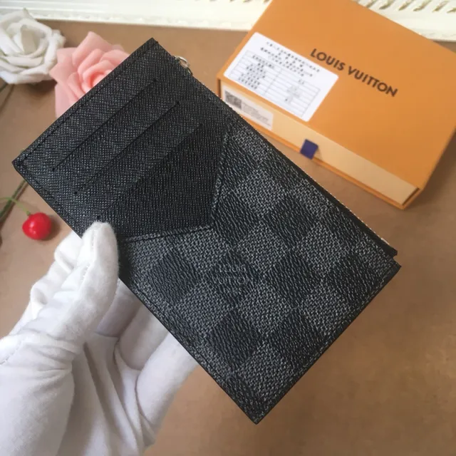 Louis Vuitton काला जिपर वाली बंद टेक्स्चर्ड लेदर कार्ड होल्डर 12