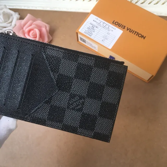 Louis Vuitton काला जिपर वाली बंद टेक्स्चर्ड लेदर कार्ड होल्डर 13