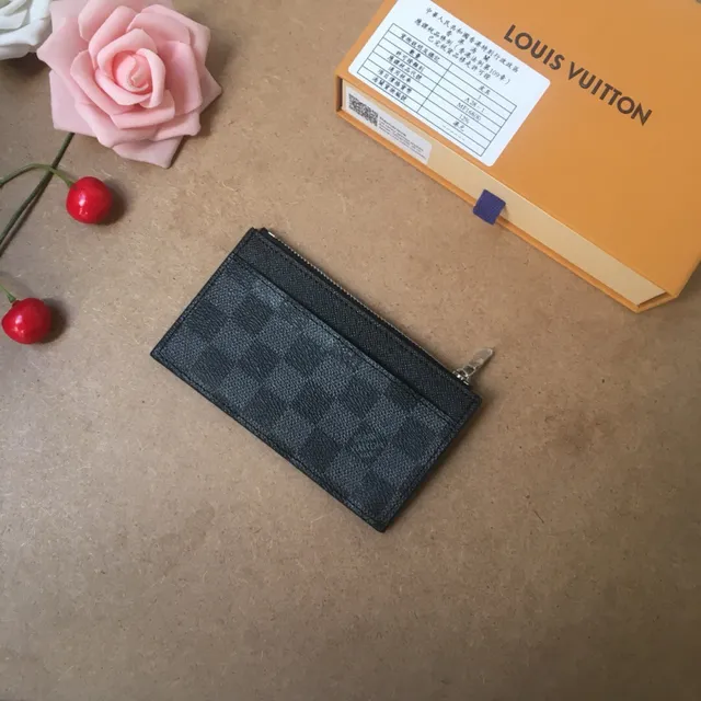 Louis Vuitton काला जिपर वाली बंद टेक्स्चर्ड लेदर कार्ड होल्डर 14