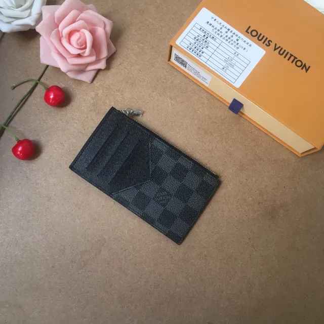 Louis Vuitton काला जिपर वाली बंद टेक्स्चर्ड लेदर कार्ड होल्डर 15
