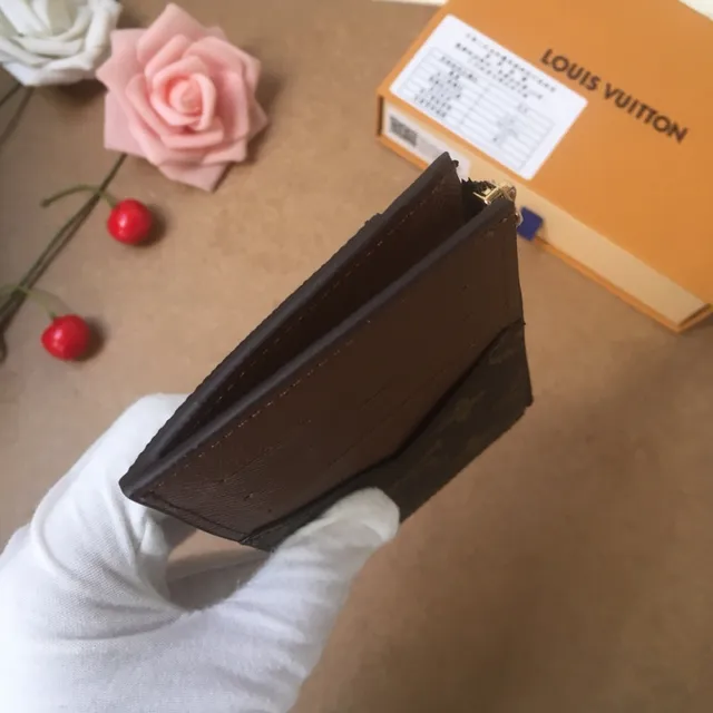Louis Vuitton काला जिपर वाली बंद टेक्स्चर्ड लेदर कार्ड होल्डर 18