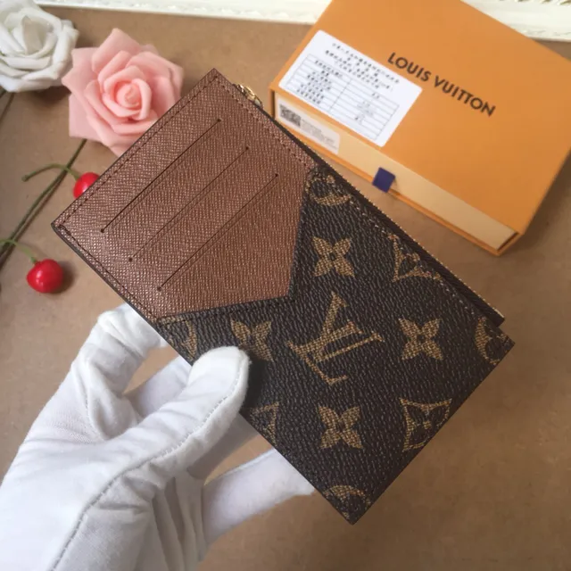 Louis Vuitton काला जिपर वाली बंद टेक्स्चर्ड लेदर कार्ड होल्डर 19