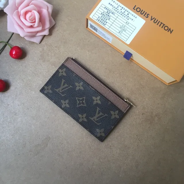 Louis Vuitton काला जिपर वाली बंद टेक्स्चर्ड लेदर कार्ड होल्डर 21
