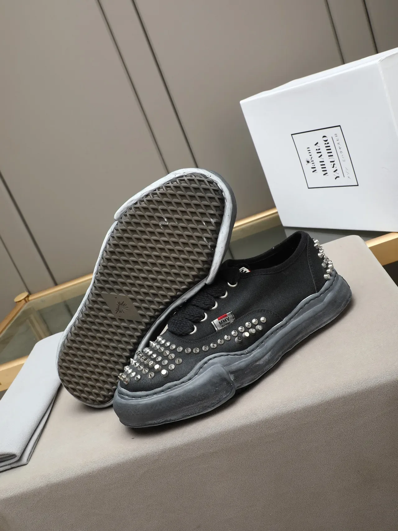 MMY Zapatillas Low Top Lona Negro Tachonado 4
